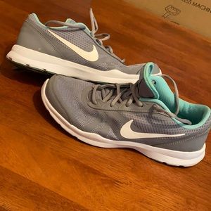 NIKE core motion tr2